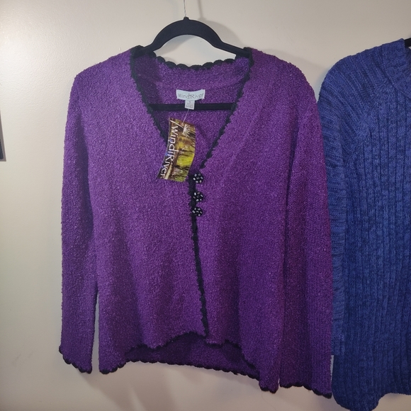 2 women's sweaters Small - Picture 3 of 7